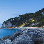 Village Internazionale 홀리데이파크 *